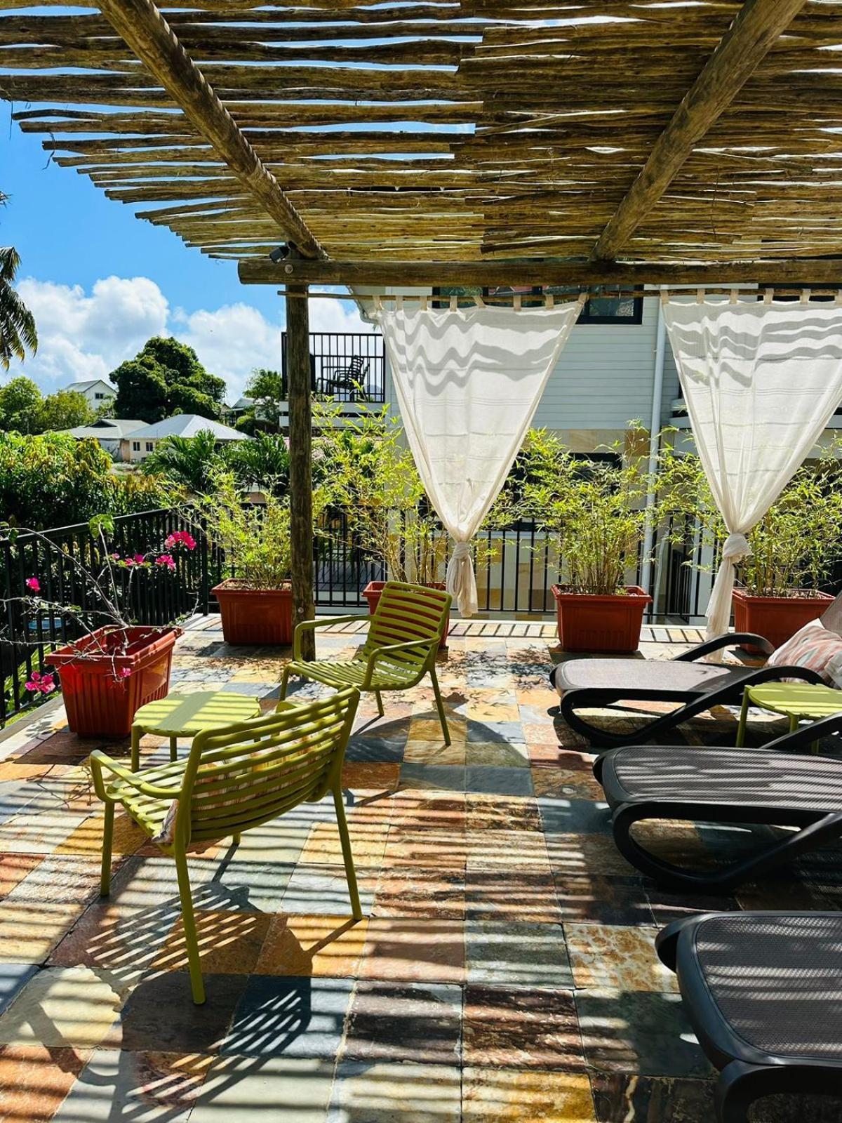 Lodoicea Apartments Bel Ombre Екстериор снимка