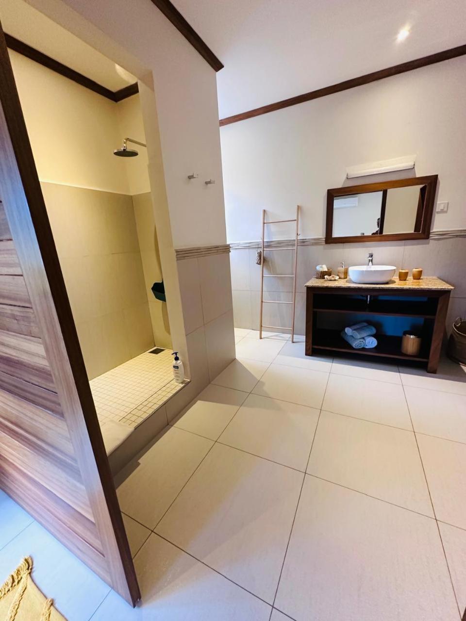 Lodoicea Apartments Bel Ombre Екстериор снимка